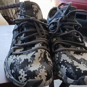 Stylish Snake Print Sneakers